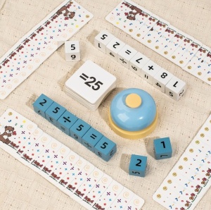 Joc interactiv de matematica Digital Battle Game, cuburi din lemn, cartonase si clopotel - Img 4