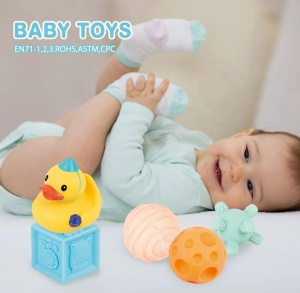 Set 12 jucariie senzoriale si de baie, animalute, cuburi si mingiute