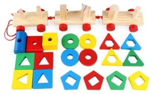 Trenulet de tras din lemn cu sortator 19 forme geometrice, Happy Train