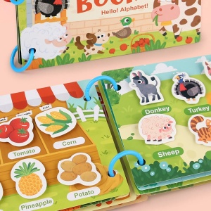Carte cu activitati si stickere reutilizabile, 10 activitati,  Animalute ferma