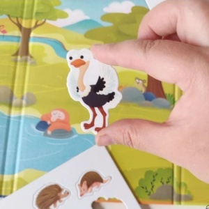 Carte educativa cu stickere reutilizabile, 30 piese - Viata la ferma