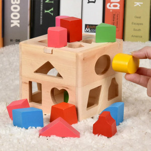 Cub Montessori cu ciocanel si forme geometrice