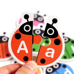 Joc cognitiv de asociere a literelor cu 52 piese tip puzzle - Gargarite