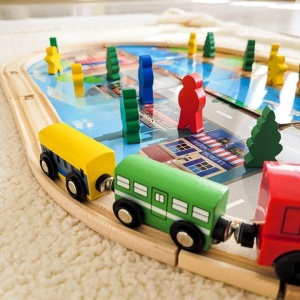 Circuit trenulet electric din lemn cu 45 piese