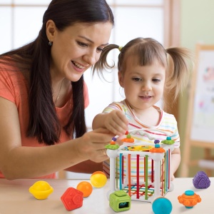 Cub senzorial bebelusi cu benzi elastice, circuit si forme de sortat - Sensory