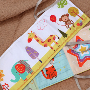 Protectie pentru patut 2 in 1 tip carte senzoriala, Animalute