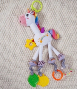Jucarie senzoriala de agatat cu elemente dentitie, Unicorn alb