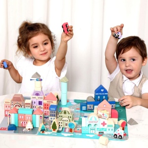 Set 115 piese de constructie din lemn cu plansa, Orasel