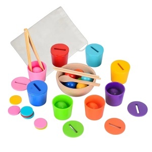 Joc Montessori din lemn pentru sortarea culorilor, cu 8 cupe, bile, jetoane si accesorii