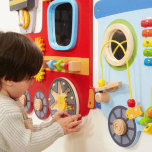 Panou de activitati din lemn Viga Toys – Tren pentru perete, 3 sectiuni, 190 cm - Img 5