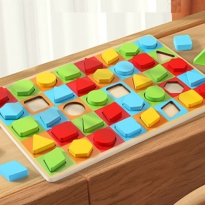 Tablita educativa cu 40 forme geometrice colorate din lemn