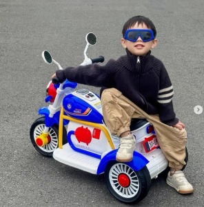 Motocicleta electrica pentru copii cu 3 roti, lumini LED, muzica, Bluetooth si USB, 6V, roz - Img 8