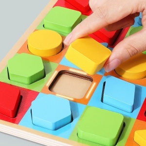 Tablita educativa cu 40 forme geometrice colorate din lemn
