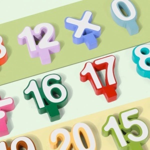 Trenulet magnetic din lemn cu numere detasabile, 43 piese