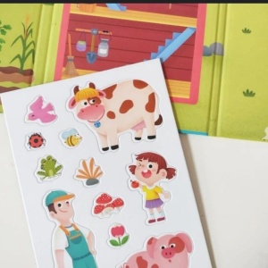 Carte educativa cu stickere reutilizabile, 30 piese - Viata la ferma