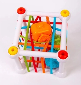 Cub senzorial bebelusi cu benzi elastice, circuit si forme de sortat - Sensory