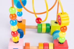 Jucarie din lemn labirint motricitate cu abac, Colourful Maze