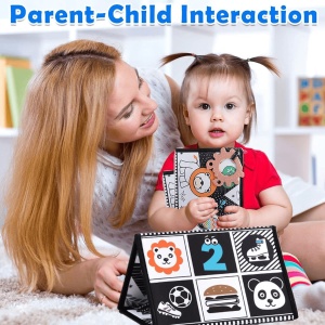 Carte din material textil cu elemente senzoriale si imagini contrastante stimualare vizuala, 0-12 luni
