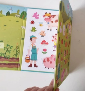 Carte educativa cu stickere reutilizabile, 30 piese - Viata la ferma