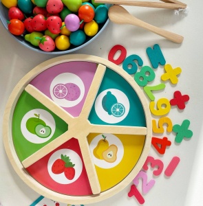 Joc educativ clasificare, motricitate si operatiuni matematice cu 78 piese, Fructe