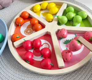 Joc educativ clasificare, motricitate si operatiuni matematice cu 78 piese, Fructe