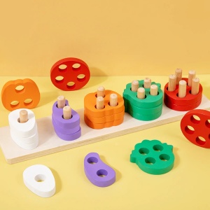 Jucarie sortator de forme geometrice din lemn cu 5 coloane