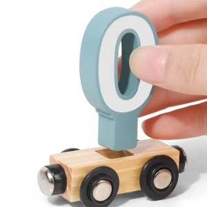 Trenulet magnetic din lemn cu numere detasabile, 43 piese