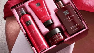 Seturi cosmetice pentru ingrijirea tenului - vezi ofertele care au grija de pielea ta