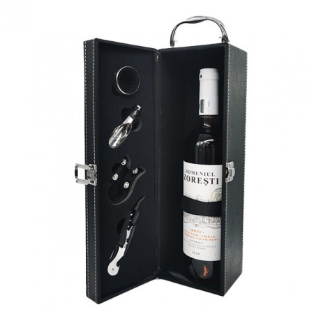 Caseta eleganta din piele ecologica pentru o sticla, cu maner, vin Domeniul Zoresti si 4 accesorii pentru vin