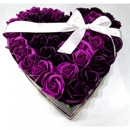 Aranjament floral inima cu trandafiri de sapun Special L, mov/negru