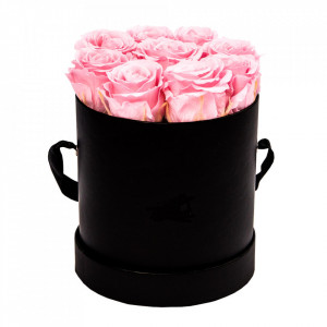 Aranjament floral cu 9 trandafiri de sapun, in cutie neagra rotunda, roz