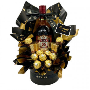 Cosulet cadou Delice pentru barbati, cu pancarta si text "La Multi Ani!" Chivas Regal 12 YO, 9 praline Ferrero si 12 ciocolatele Merci