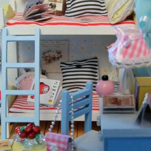 Kit Casuța DIY in Miniatura cu pat supraetajat, multicolora- Set Complet cu Mobilier si Accesorii