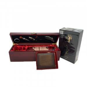 Cutie din lemn cu 5 accesorii si Vin Bottega Pinot Grigio Rose DOC 750 ml, Parfum Lattafa Maahir 100 ml, Portofel de piele