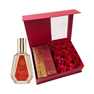 Set cadou Darlis, Apa de Parfum Barakkat Rouge 540, Fragrance World, Unisex, 50 ml si Cutie cu trandafiri