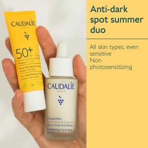 Set Caudalie Vinoperfect si Vinosun, Ser iluminator anti-pete 30 ml + Crema de fata cu protectie solara SPF 50, 25 ml