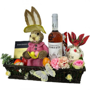 Cafea Davidoff 250 gr, praline Heidi si Kinder Bueno, oua Kinder Joy, iepuras decorativ 31cm si alte decoratiuni florale
