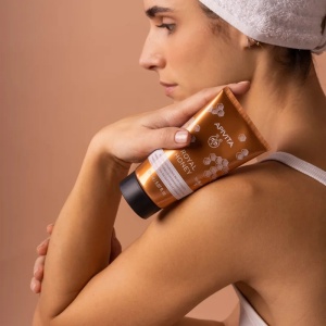 Crema corp cu uleiuri esentiale Royal Honey Apivita, 150 ml