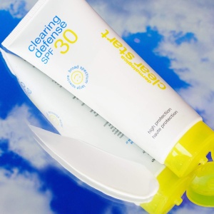 Crema de fata cu protectie solara SPF 30 Dermalogica Clear Start, cu extract de ceai verde, 59 ml