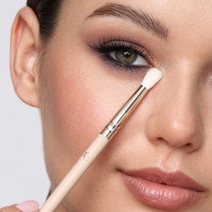 Pensula precisa pentru amestecarea fardurilor de ochi Eveline Cosmetics - Img 4