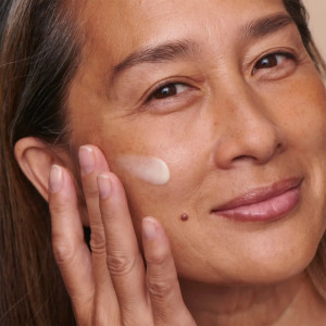 Ser anti-îmbătrânire Peter Thomas Roth Even Smoother 15% Glycolic Retinol Resurfacing Serum 30 Ml - Img 6