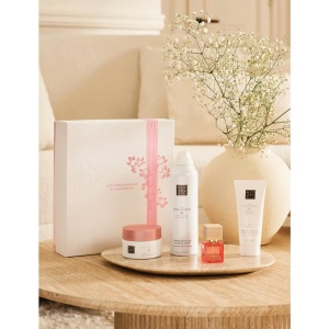 Set Cadou Rituals The Ritual of Sakura – Gel de Dus Spuma 200 ml, Exfoliant de Corp 125 g, Crema de Corp 100 ml si Apa de Parfum 15 ml