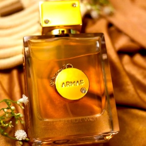 Set Selmira cu Apa de Parfum, Femei Armaf, Club De Nuit, 105 ml si esarfa 