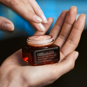 Crema antirid pentru conturul ochilor Estee Lauder Advanced Night Repair Eye Supercharged Complex, 15 ml