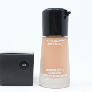 Mac Mineralize Moisture Foundation Broad Spectrum Spf 15 Nw 30 30 Ml