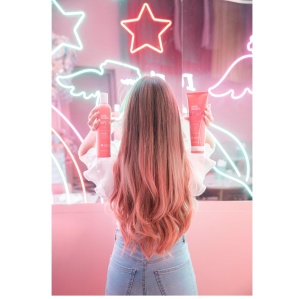 Sampon nuantator Milkshake Pink Lemonade, pentru par blond