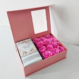 Set cadou Cadorium Apa de Parfum Lattafa Perfumes Pure Musk 50 ml si Cutie cu trandafiri