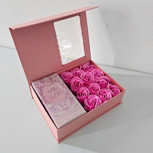 Set cadou Dorevo Apa De Parfum Ard al Zaafaran Rose Paris 50 ml si Cutie cu trandafiri
