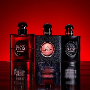 Yves Saint Laurent Black Opium Over Red, Apa de Parfum