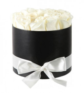 Aranjament floral alb Trandafiri parfumati de sapun, in cutie neagra Luxury